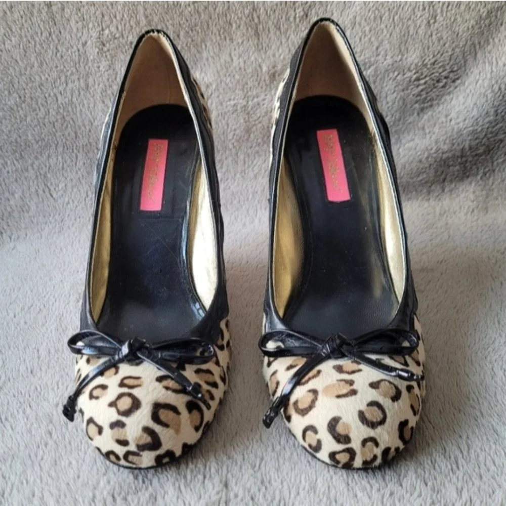 𝅺Betsey Johnson Lien leopard print wedges size 8 - Picture 2 of 10